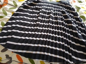 New Look Women's Black and White Flared Skirt Size 18 Good Condition - Picture 1 of 4