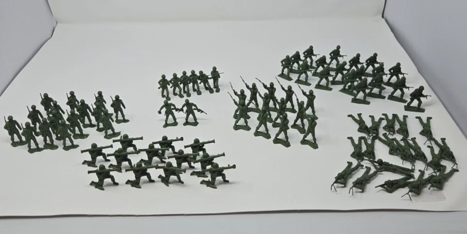 Enorme lote de 80 figuras de soldados del ejército verde plástico MPC de colección Foto 1 de 4