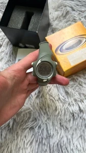oakley watch men used - Picture 1 of 3