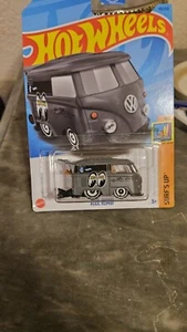 Kool Kombi Surf's Up Hot Wheels Volkswagen Mooneyes - Picture 1 of 4