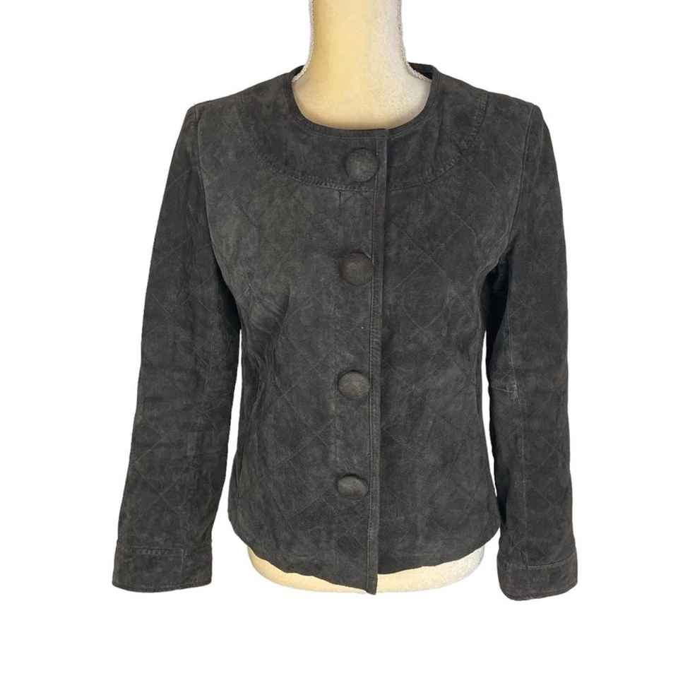 Chaqueta Blazer CHICO’S Gris Gamuza Cuero Botón Frontal Talla Pequeña Chico’s Talla 0 Foto 1 de 4