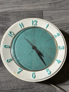 Lux MCM Light Turquoise White Electric Wall Clock 1960 Modern WORKS! USA W8 - Picture 1 of 5