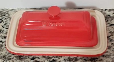 BEAUTIFUL RED LE CREUSET BUTTER PLATE AND COVER KEEPER - Image 1 of 4