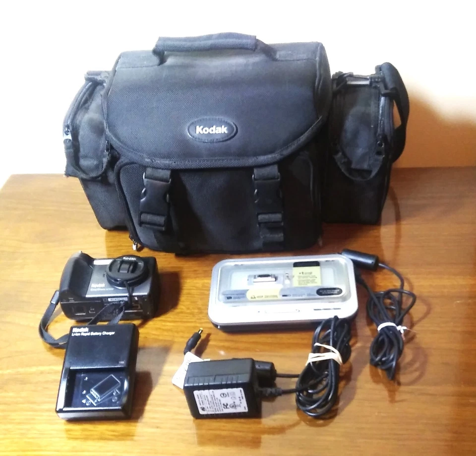 Kodak EasyShare DX7630 Digital Camera + Dock 6000 +Cables +Carry Case +Charger - Image 1 of 4