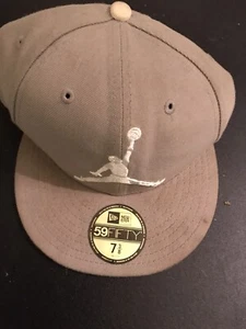 Air Jordan Jumpman Fitted Cap Mütze Erwachsene 7 3/8 grau taupe 59 cm Wolle - Bild 1 von 5