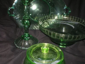 Set 4 ciotole vetro verde depressione piatto caramelle piatto carne vassoio portacandele vintage - Foto 1 di 14