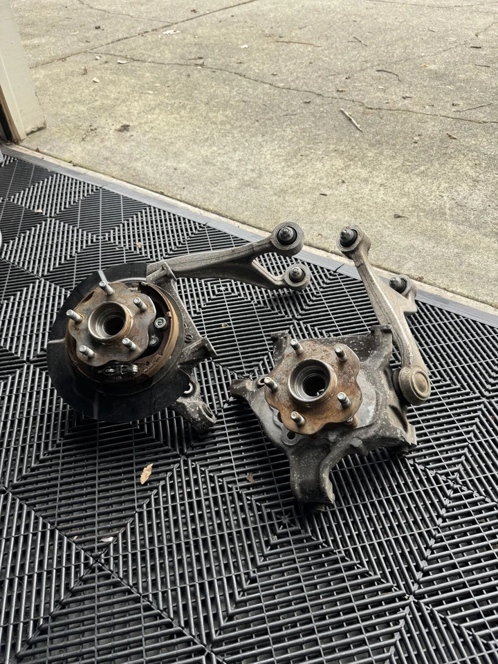 09-13 Nissan GT-R GTR R35 Buje Trasero Nudillo Brazo Control Par (Izquierdo y Derecho) OEM Foto 1 de 1