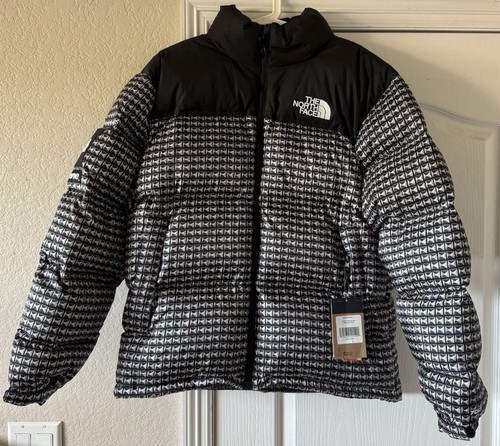 Giacca Nuptse Supreme The North Face con borchie nera