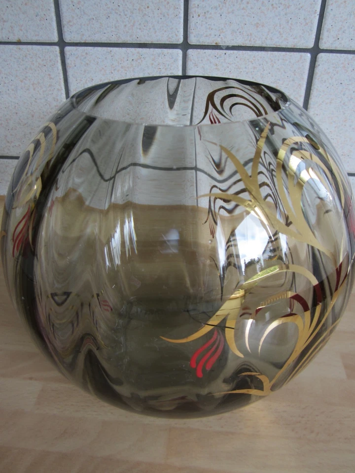 Rauchglas Kugelvase Ø 20cm mit Gold-Verzierungen roten Blumen-Blüten - Bild 1 von 1