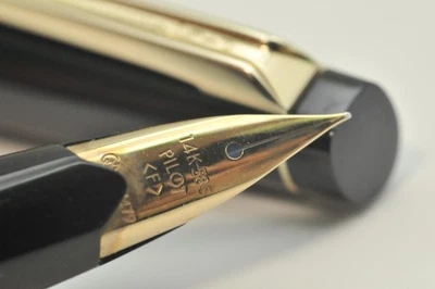 Pluma Estilográfica Pilot Elite De Colección 14K Plumín Fino Negra con Convertidor Exc+ W10035 Foto 1 de 4