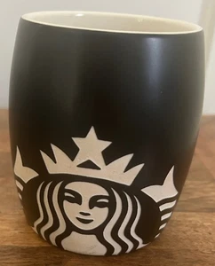 Taza de café Starbucks 2011 negra mate grabada con láser sirena logotipo barril - Imagen 1 de 5