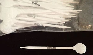 NEU Posten von 2 Beuteln (200 Stück) Belvedere Vodka weiß Kunststoff Golfball Plektren - Bild 1 von 2