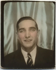 PHOTOBOOTH PROFESSIONAL TOOTHY MAN DEZENT HANDGETÖNT FARBIG BEMALT  - Bild 1 von 1