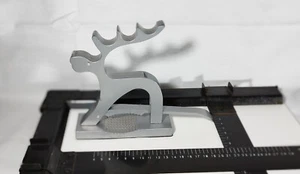 Antigua trituradora de aluminio para nueces y avellanas en forma de ciervo - Imagen 1 de 4