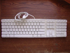 APPLE MAGIC KEYBOARD IMAC A1048 w/NUMERIC KEY PAD- 2 PORT USB - Picture 1 of 1