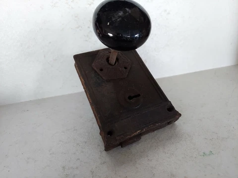 Antique Black Porcelain Door Knob With Lock Plate Cover