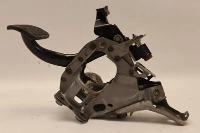 Conjunto de pedal de parada de freno de estacionamiento Infiniti G35 2007-2008 OEM Foto 1 de 4