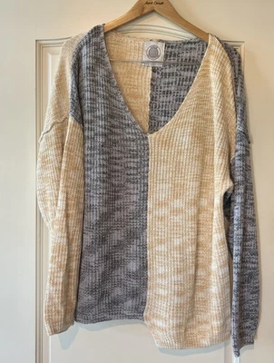 Blusa suéter UO Urban Outfitters tamanho grande azul ouro algodão malha gola V M - Imagem 1 de 4