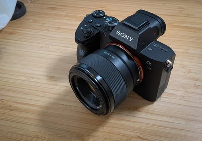 Sony Alpha A7 III + Sony FE 50mm F1.8 – Top Zustand, 4.199 Auslösungen - Bild 1 von 4