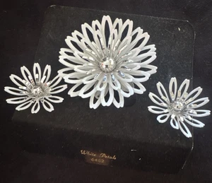 Brosche Ohrringe Set Sarah Coventry Seerose "weiße Blütenblätter" mit Original Box 1966 - Bild 1 von 10