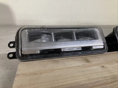 Комплект передних противотуманных фар Toyota Tundra 2022-23-2024 (сломан кран) - Изображение 1 из 4