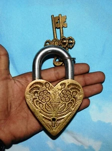 Brass Heart Shape Padlock with Sun Flower Engraving And 02 Keys AR007 - Picture 1 of 6