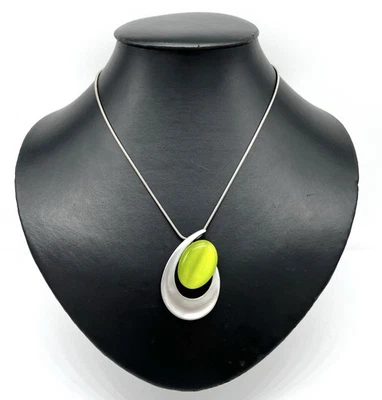 Modeschmuck Kette mit Anhänger, grüner Farbstein, 50 cm lang, Schlangenkette - Bild 1 von 2