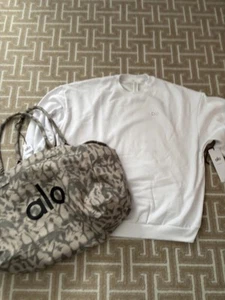 NWT ALO Yoga Renown Emblem Crew Neck Sweatshirt White Pullover Size Large - Picture 1 of 5