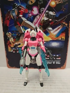 Generations Deluxe Class: Arcee - Picture 1 of 2