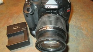Canon EOS 550D/Rebel T2i Digital Camera 18.0MP 18-55mm 3.5-5.6  is /Charger/Grip - Picture 1 of 11