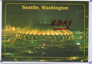 NACHTANSICHT, SEATTLE'S KINGDOME MEHRZWECKSTADION ~ SEATTLE, WA - Bild 1 von 2
