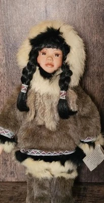 Muñeca esquimal de porcelana genuina de Alaska 16” auténtica figura coleccionable soporte Foto 1 de 4
