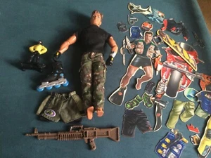 Action Man lot - 1998 Mattel figure, gun, fridge magnets - Picture 1 of 10