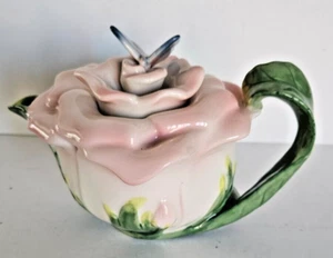 Vintage Keramik viktorianisch rosa Rose Teekanne mit Schmetterlingsdeckel MUTTERTAGSGESCHENK - Bild 1 von 8