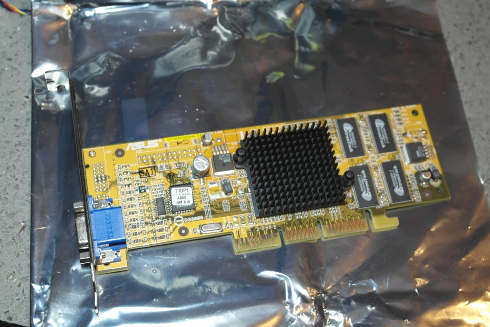 ASUS AGP-V7100 PRO DDR  Nvidia GeForce 2 MX400 32 MB Video Graphics AGP card - Image 1 of 4