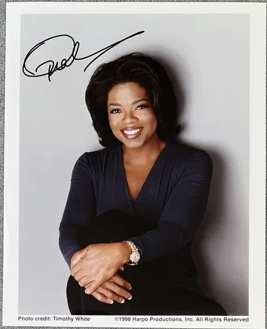 Talk Show Host Oprah Winfrey Signed 8x10 Promo Photo - Collectible Cover