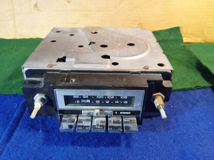 Radio con botón pulsador estéreo Delco GM AM/FM años 70 Corvette Camaro Firebird 7895307 - Imagen 1 de 8