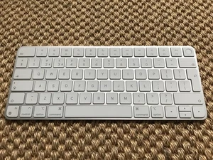 Klawiatura Apple Magic z Touch ID MK293B/A (A2449) używana - Zdjęcie 1 z 2