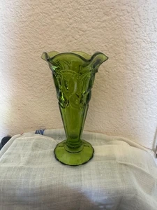 Vaso vintage L.E. Smith luna e stelle vetro verde tromba bocciolo 6,5”x3,5” - Foto 1 di 7