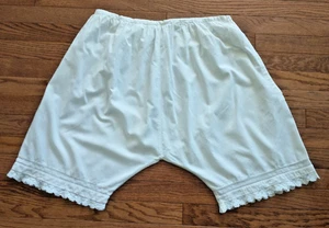 Fiori/pantaloni antichi in cotone bianco con inserto e bordi in pizzo vita 34'' - Foto 1 di 8