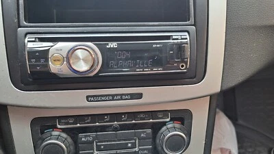 autoradio jvc kd-r611 cd mp3 usb aux 2 rca uscita sub varie illuminazioni 50 x 4 - Immagine 1 di 4