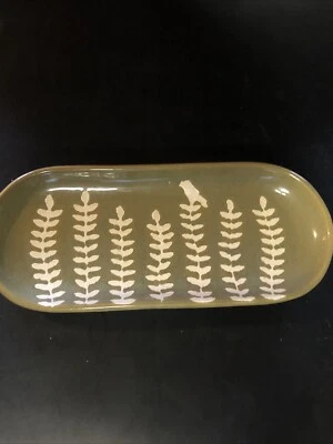 Lindo plato oblongo para servir pastel de barro de colección bandeja para aperitivos 9 1/2" de largo x 4" de ancho Foto 1 de 4