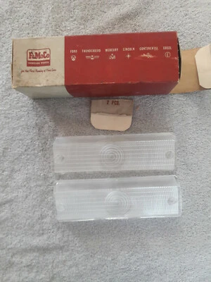 Пара линз/ламп парковочного света NOS 1953 Ford Crestline/Sunliner # FAF-13208-A - Изображение 1 из 4