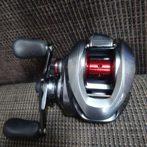 Shimano Chronarch CI4+ 150 RH Baitcasting Reel Lightweight & Durable from Japan - Picture 1 of 5