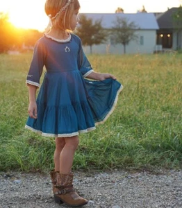 Well Dressed Wolf NWT 6 VINTAGE Emily Peacock Blue Dress LA1-A24 - Picture 1 of 2