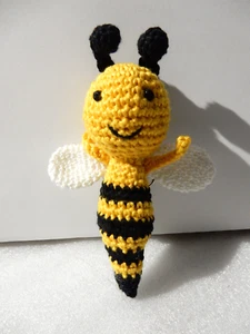 NEU Haekel Biene Schlüsselanhänger Amigurumi gehäkelte Handarbeit Taschenbaumler - Bild 1 von 3