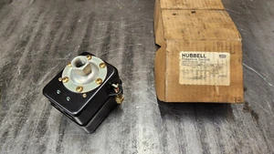 Nuovo pressostato Hubbell 69HAU1Z145175 con valvola di scarico 145 pollici, 175 uscite. NOS - Foto 1 di 5