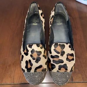 Mocassino Stuart Weitzman Burgdorf Goodman stampa leopardata capelli di vitello borchie taglia 8,5 - Foto 1 di 11