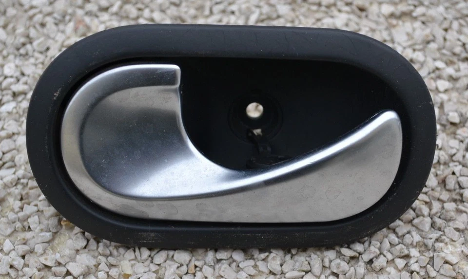 POIGNEE DE PORTE  INTERIEUR GAUCHE RENAULT SCENIC MEGANE CLIO  8200028487 - Photo 1/1
