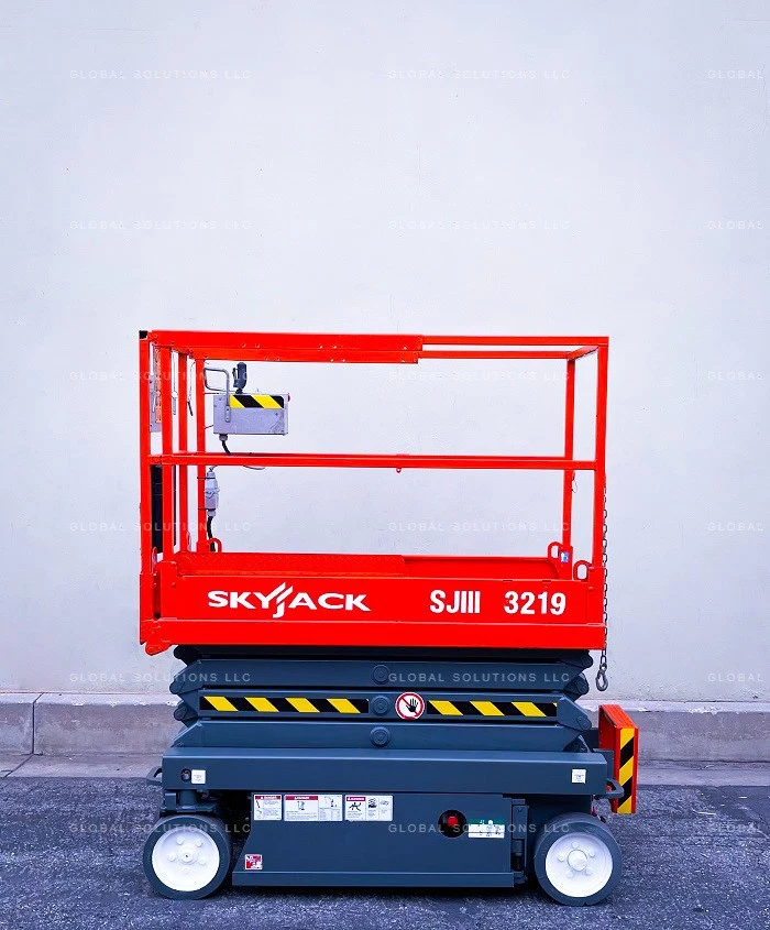 2021 ELECTRIC SCISSOR LIFT  SKYJACK SJIII 3219/26 FT WORKING HEIGHT SCISSOR LIFT - Image 1 of 1